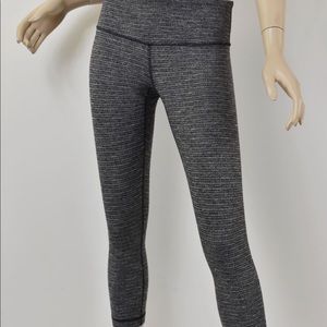 Lululemon wunder under Capri sz 6 grey and black